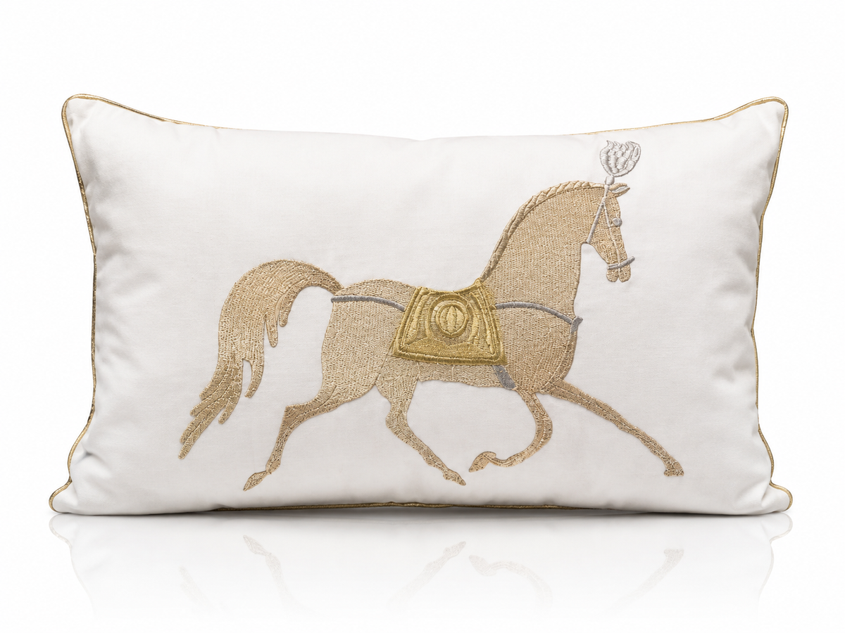 Coussin Cavalier Doré